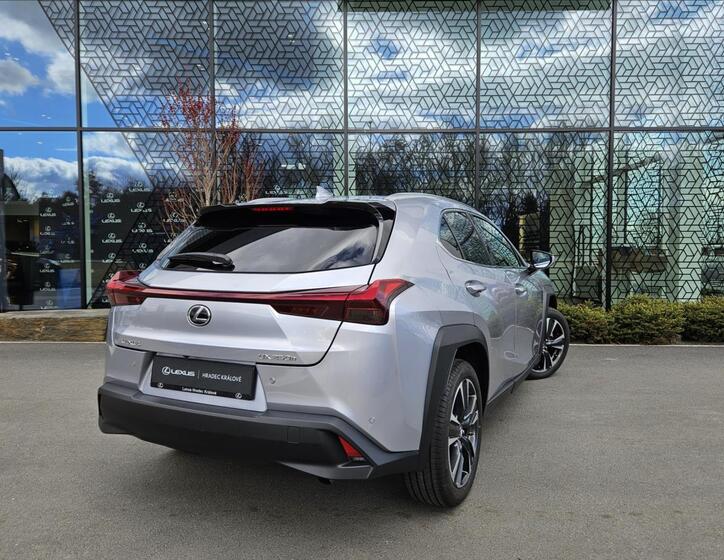 Lexus UX 250h 8