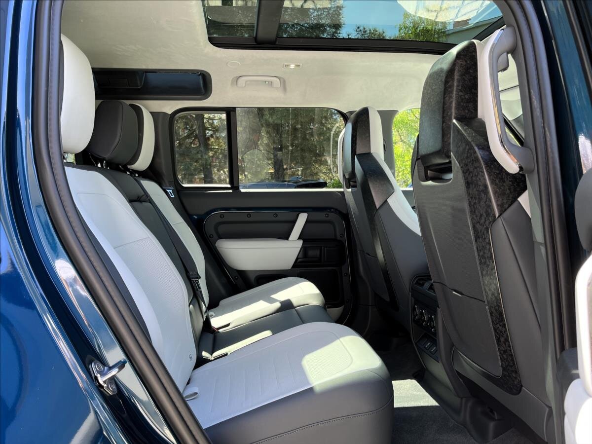 Land Rover Defender SUV / Terénní 4,4 l 467 kw