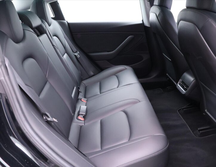 Tesla Model 3 Sedan 0,0 425 kw