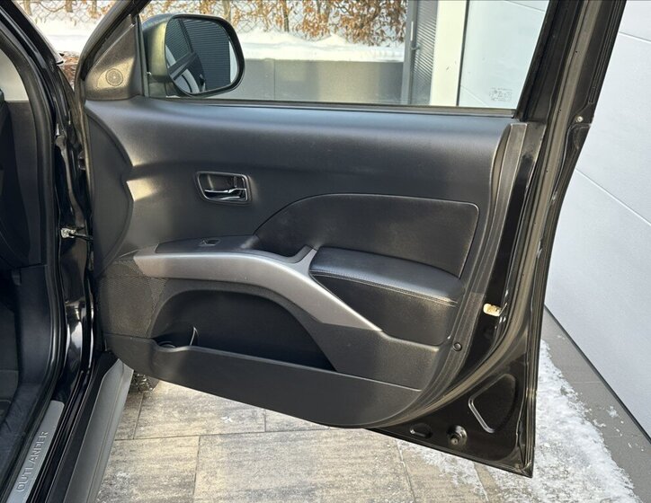 Mitsubishi Outlander 15