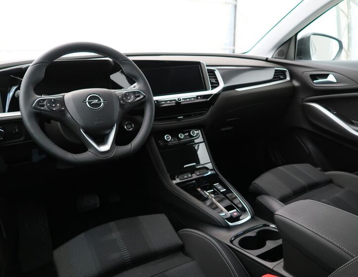 Opel Grandland SUV 1,2 l 96 kw