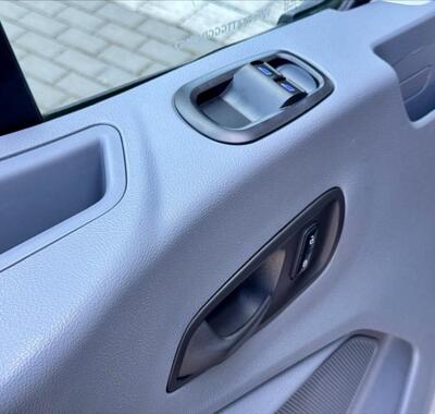Ford Transit 9
