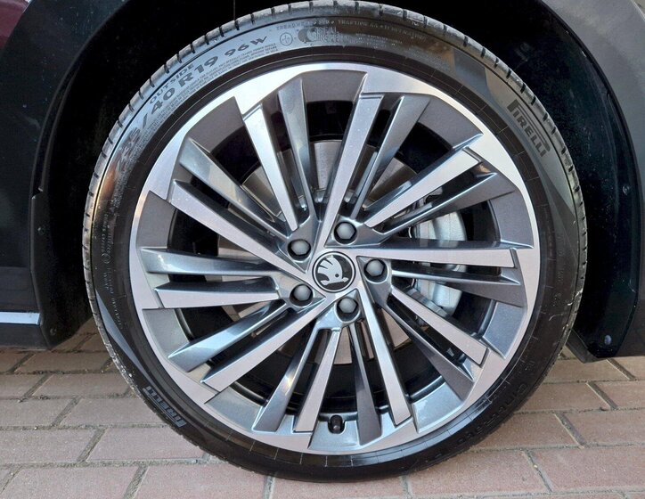 Škoda Superb Kombi 1,5 l 150 kw