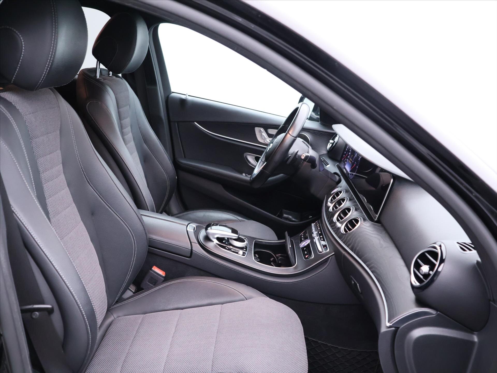 Mercedes-Benz Třídy E Kombi 2,0 l 143 kw