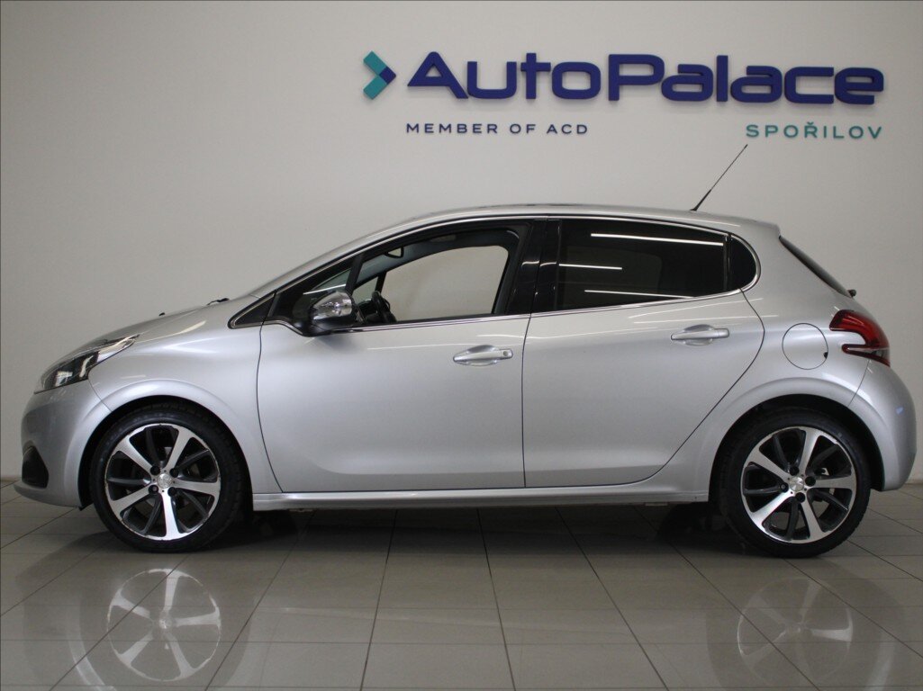 Peugeot 208 Hatchback 1,2 l 81 kw