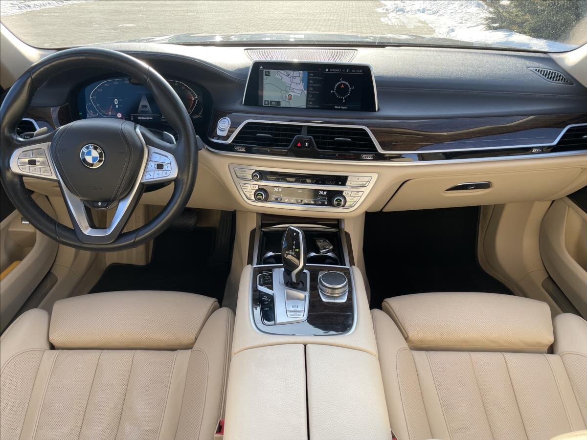 BMW Řada 7 Sedan 3,0 l 210 kw