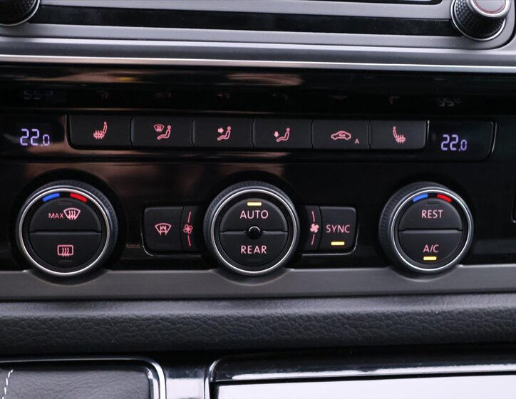 Volkswagen Multivan 22