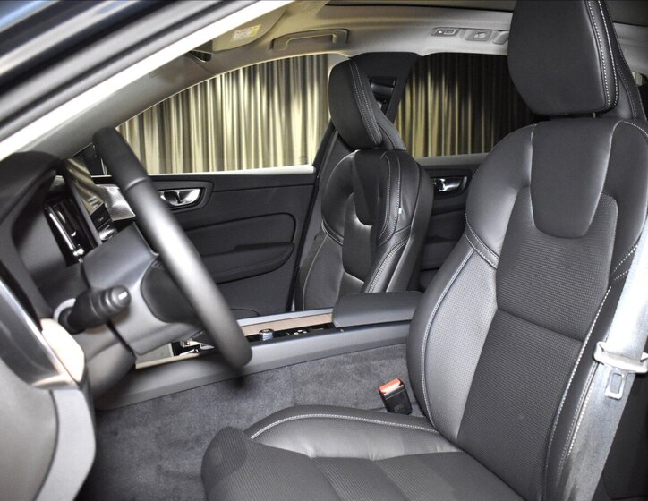 Volvo XC60 SUV / Terénní 2,0 l 257 kw