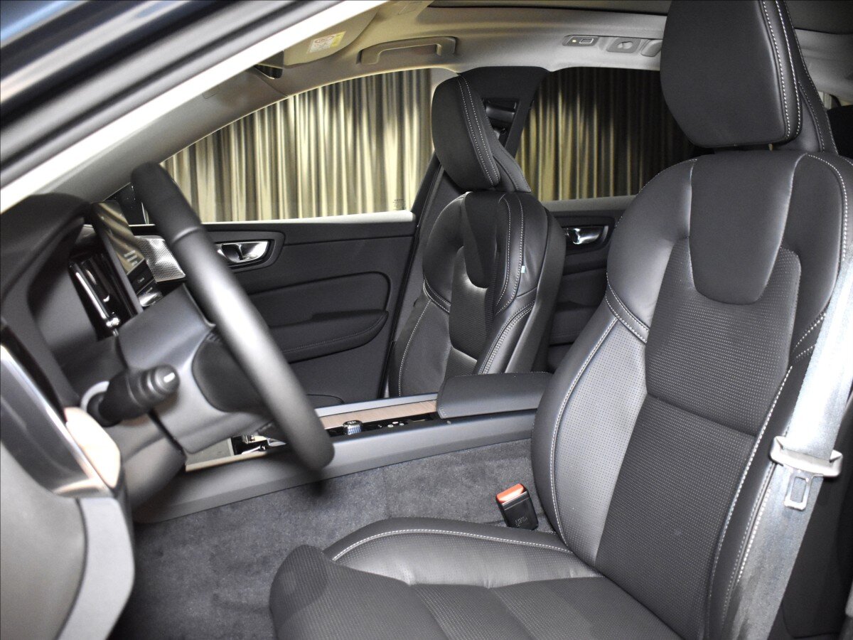 Volvo XC60 SUV / Terénní 2,0 l 257 kw