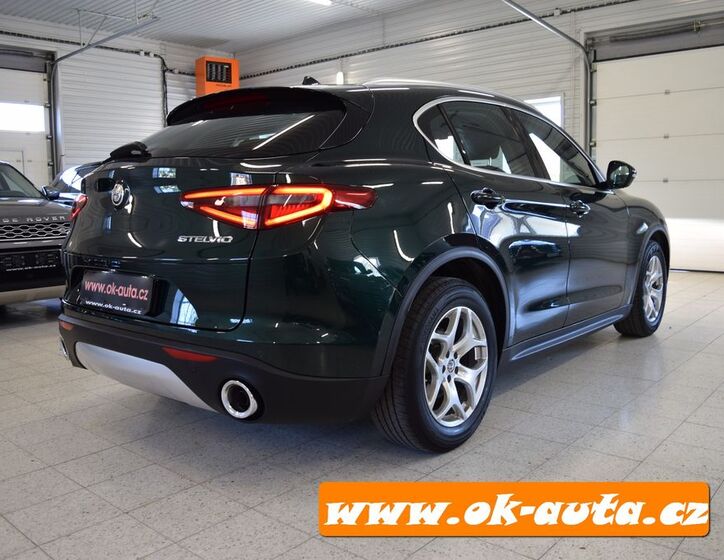 Alfa Romeo Stelvio 7