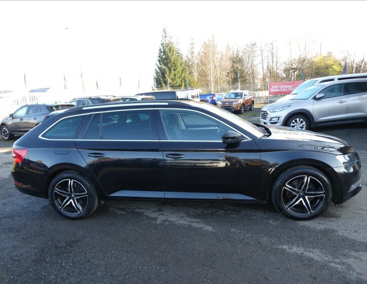 Škoda Superb 11