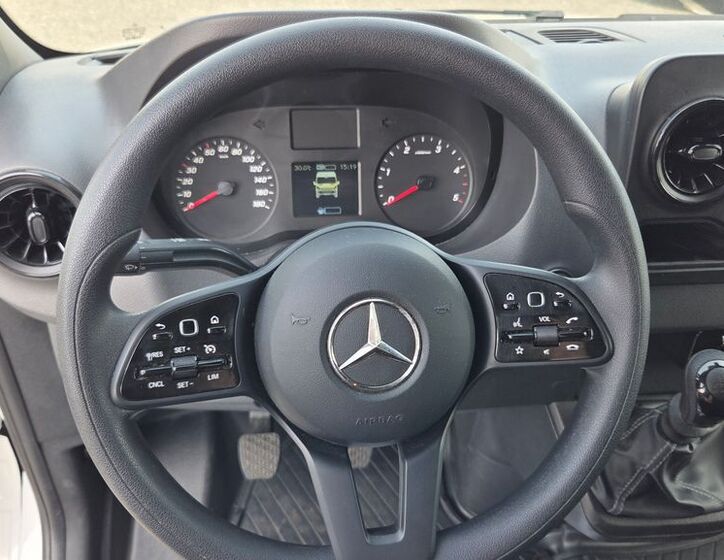 Mercedes-Benz Sprinter 10