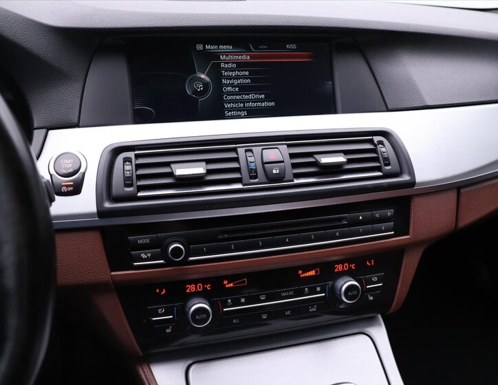 BMW Řada 5 Kombi 3,0 l 190 kw