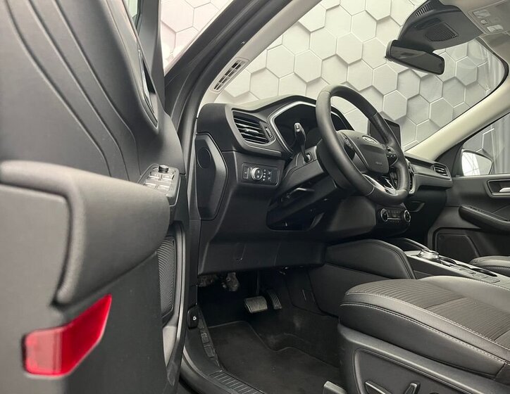 Ford Kuga SUV / Terénní 2,5 l 140 kw