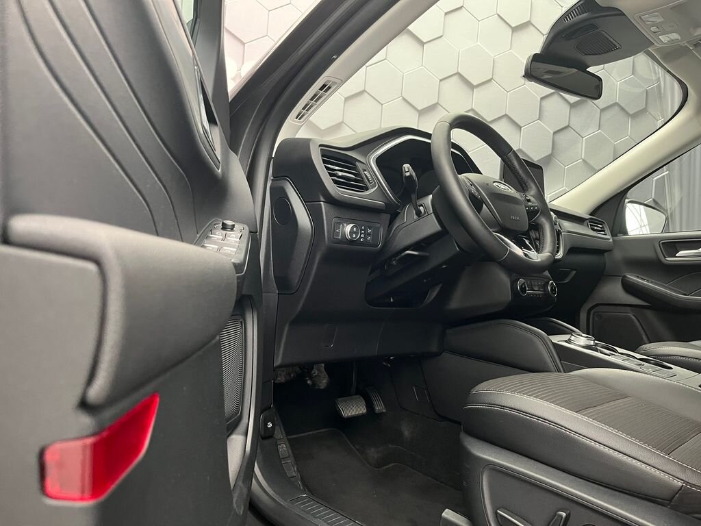 Ford Kuga SUV / Terénní 2,5 l 140 kw