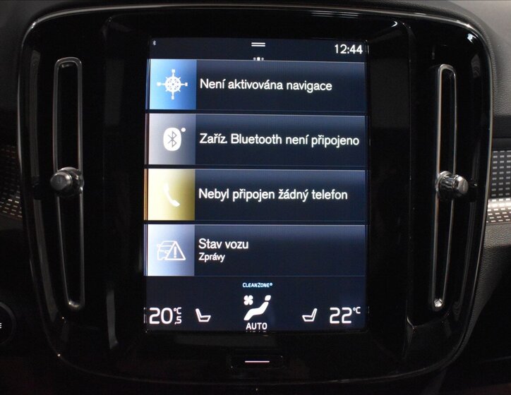 Volvo XC40 SUV / Terénní 2,0 l 145 kw