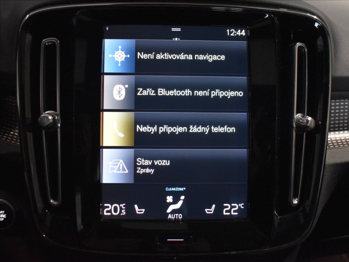 Volvo XC40 SUV / Terénní 2,0 l 145 kw