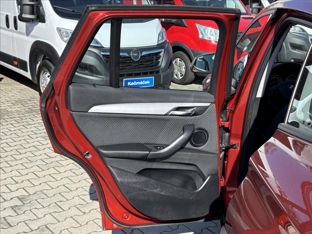 BMW X1 Kombi 1,5 l 100 kw