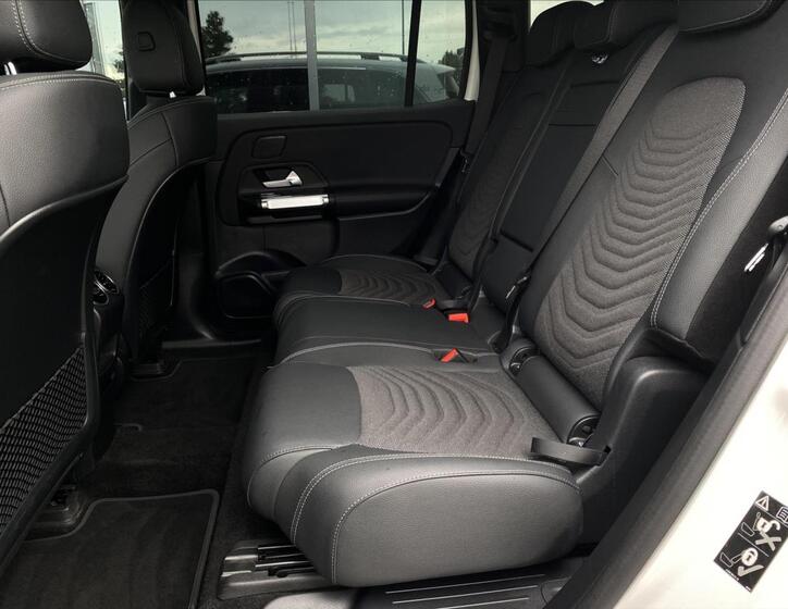 Mercedes-Benz EQB 11