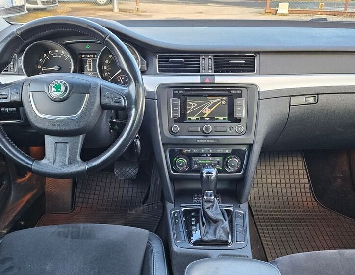 Škoda Superb 9