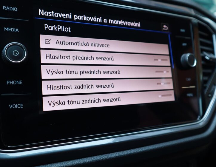 Volkswagen T-Roc CUV 1,5 l 110 kw