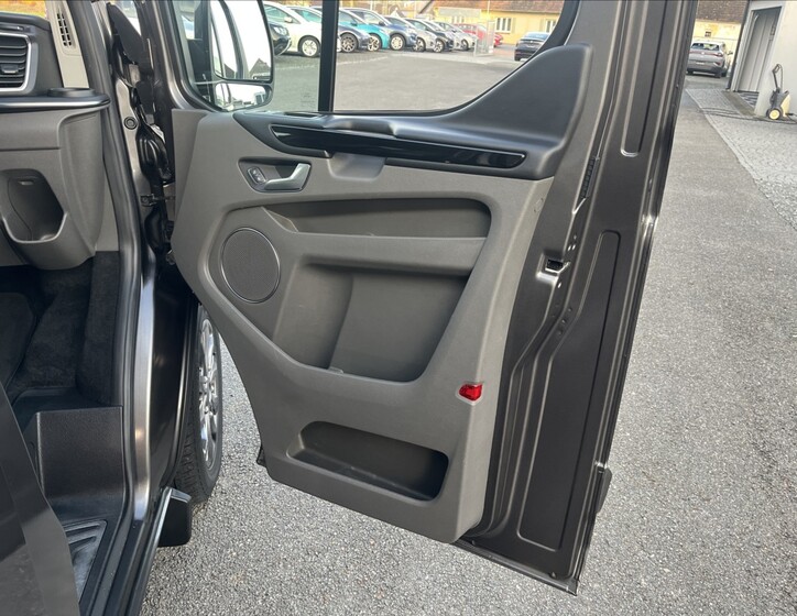 Ford Tourneo Custom 52