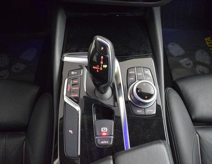 BMW Řada 5 Sedan / Limuzína 3,0 l 195 kw