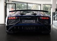 Lamborghini Aventador 3