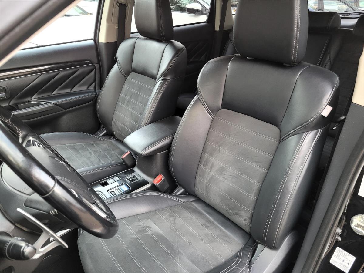 Mitsubishi Outlander SUV / Terénní 2,4 l 165 kw