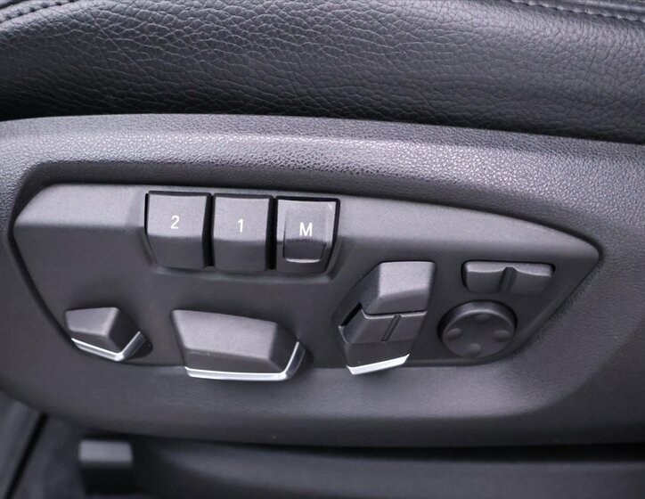 BMW X5 SUV / Terénní 3,0 l 230 kw