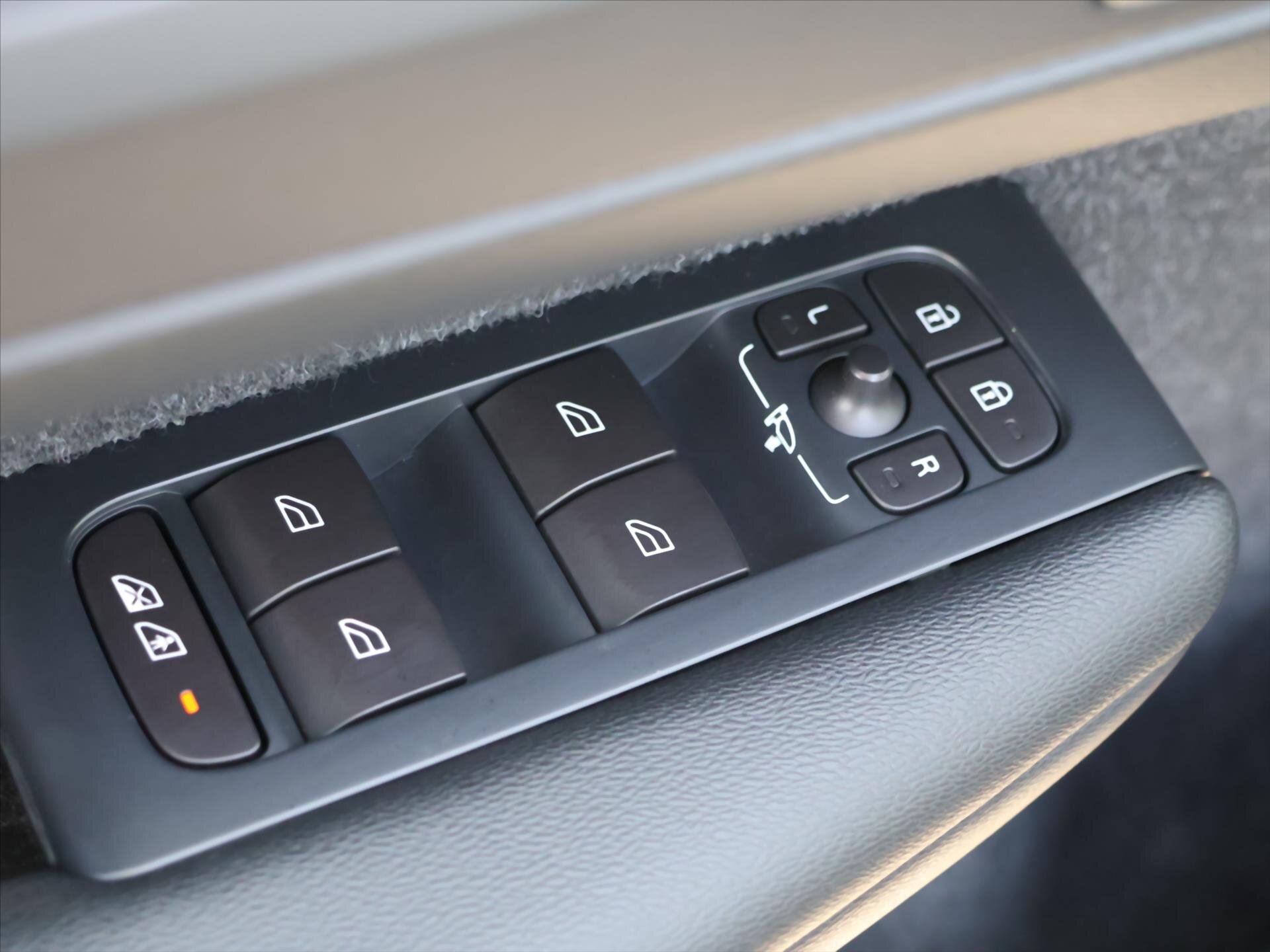 Volvo XC40 SUV / Terénní 2,0 l 140 kw