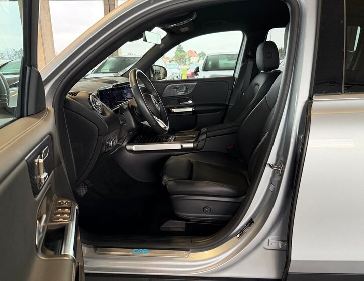 Mercedes-Benz EQB 11