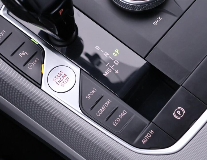 BMW Řada 3 Sedan / Limuzína 2,0 l 140 kw