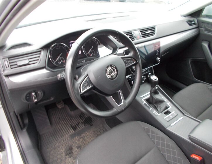 Škoda Superb Sedan / Limuzína 2,0 l 110 kw