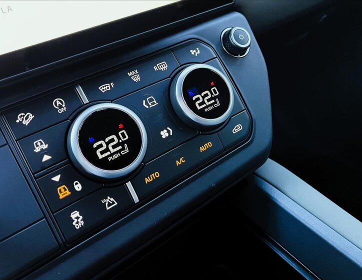 Land Rover Defender SUV / Terénní 3,0 l 183 kw