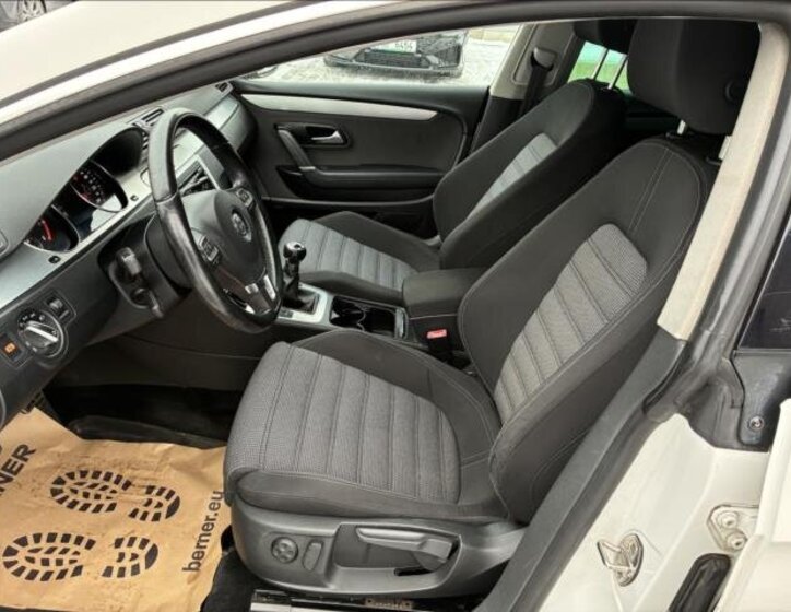 Volkswagen Passat CC Sedan 1,8 l 118 kw