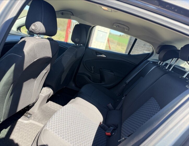 Opel Astra Hatchback 999,0 77 kw