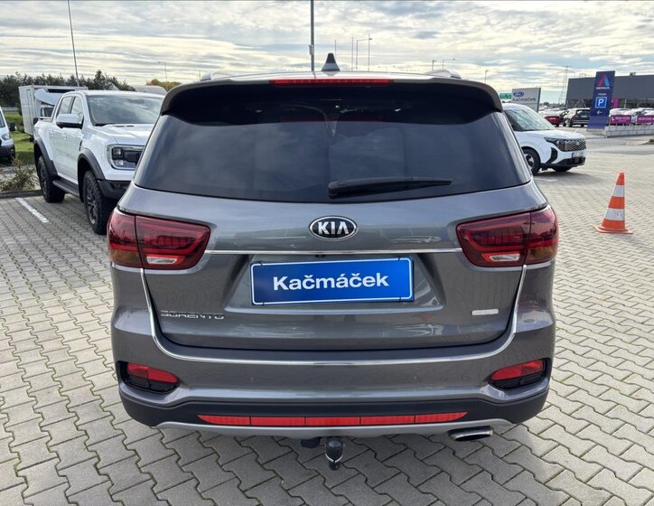 KIA Sorento 4
