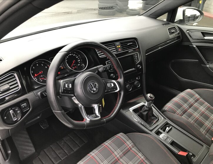 Volkswagen Golf Hatchback 2,0 l 169 kw