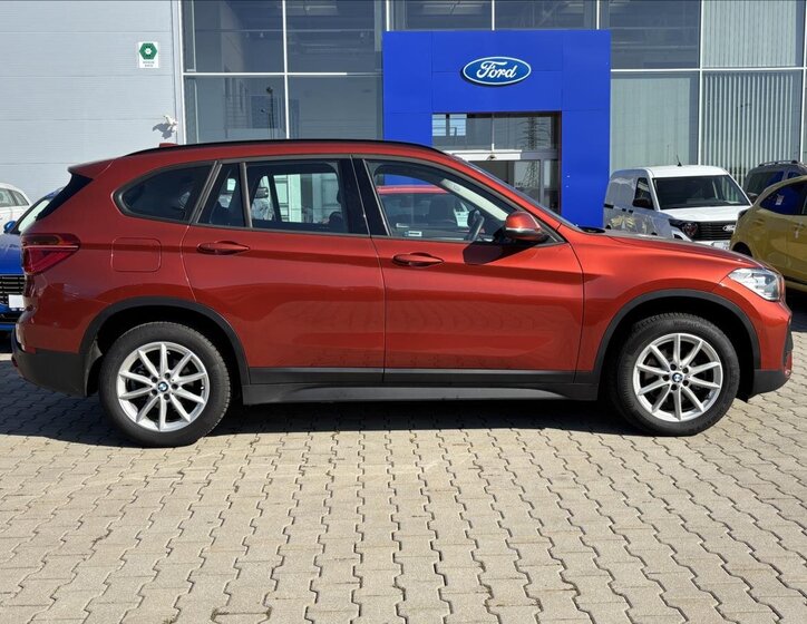 BMW X1 Kombi 1,5 l 100 kw