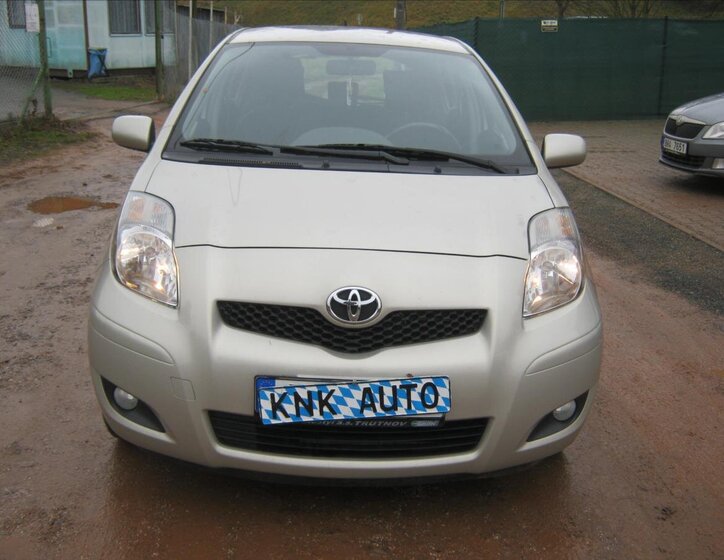 Toyota Yaris 1