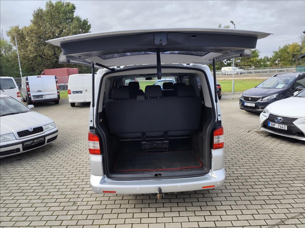 Volkswagen Caravelle Kombi 2,5 l 96 kw
