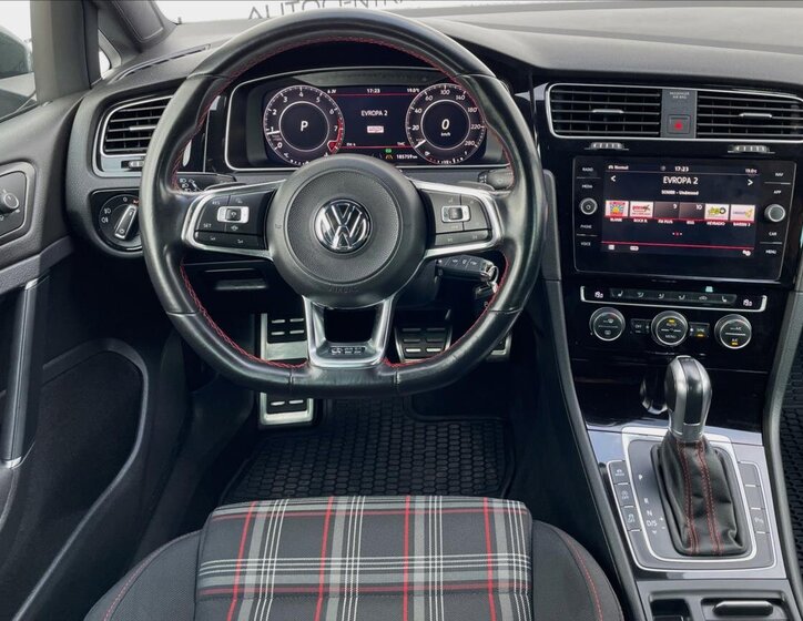 Volkswagen Golf Hatchback 2,0 l 210 kw