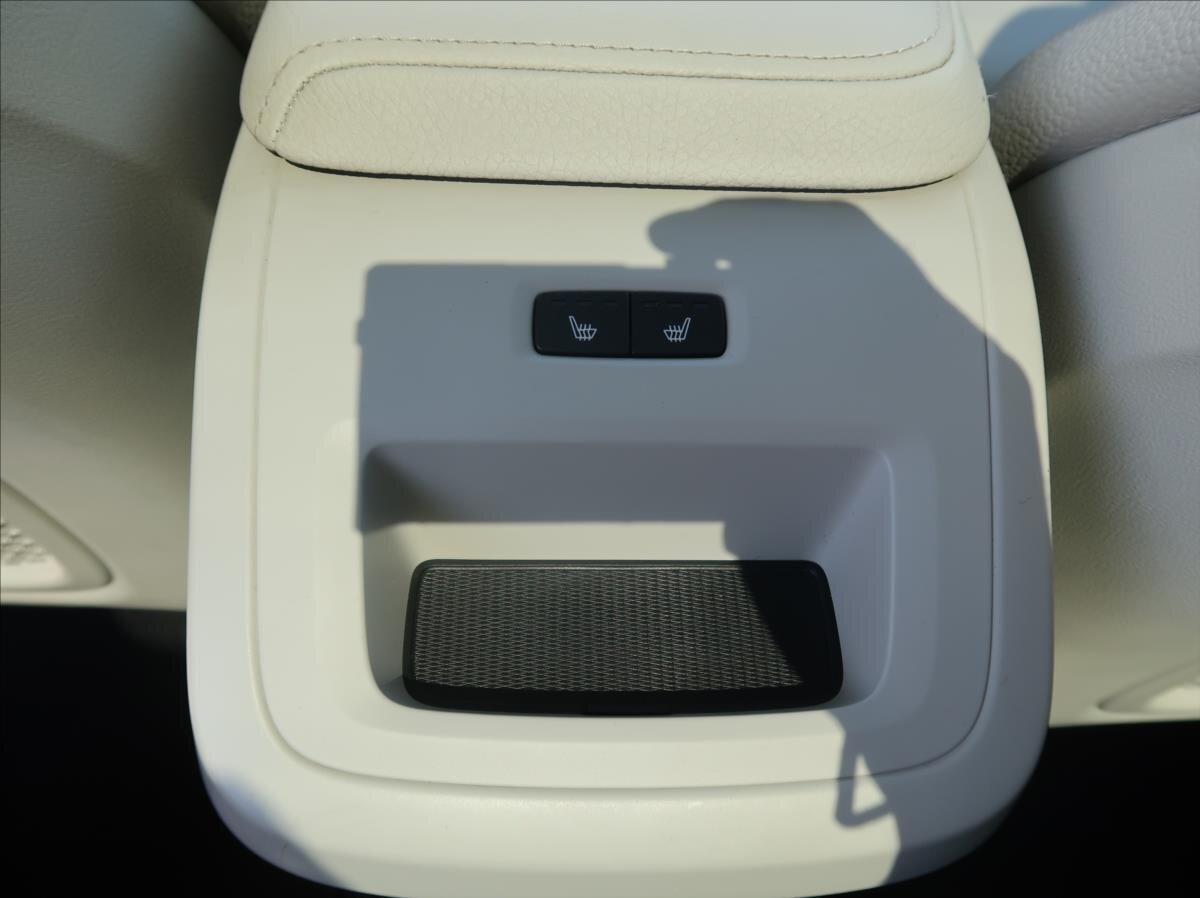 Volvo XC60 SUV / Terénní 2,0 l 145 kw