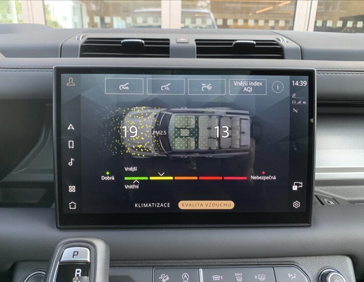 Land Rover Defender 54