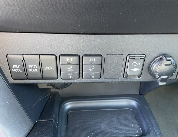 Toyota RAV4 SUV / Terénní 2,5 l 145 kw