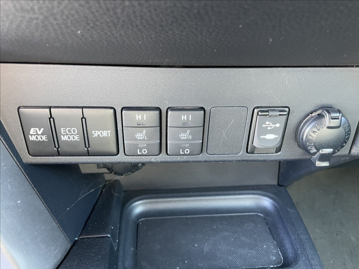 Toyota RAV4 SUV / Terénní 2,5 l 145 kw