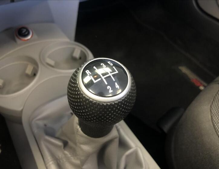 Volkswagen New Beetle 23