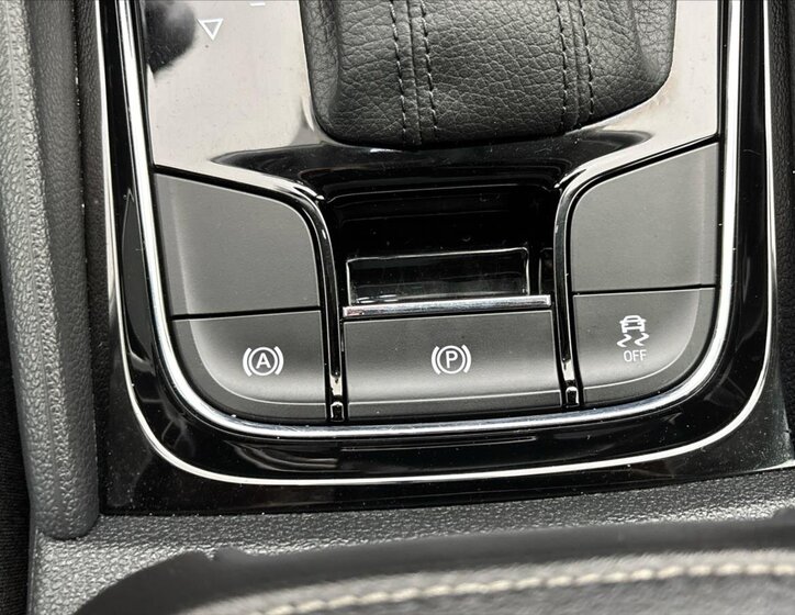 Škoda Karoq SUV / Terénní 1,5 l 110 kw