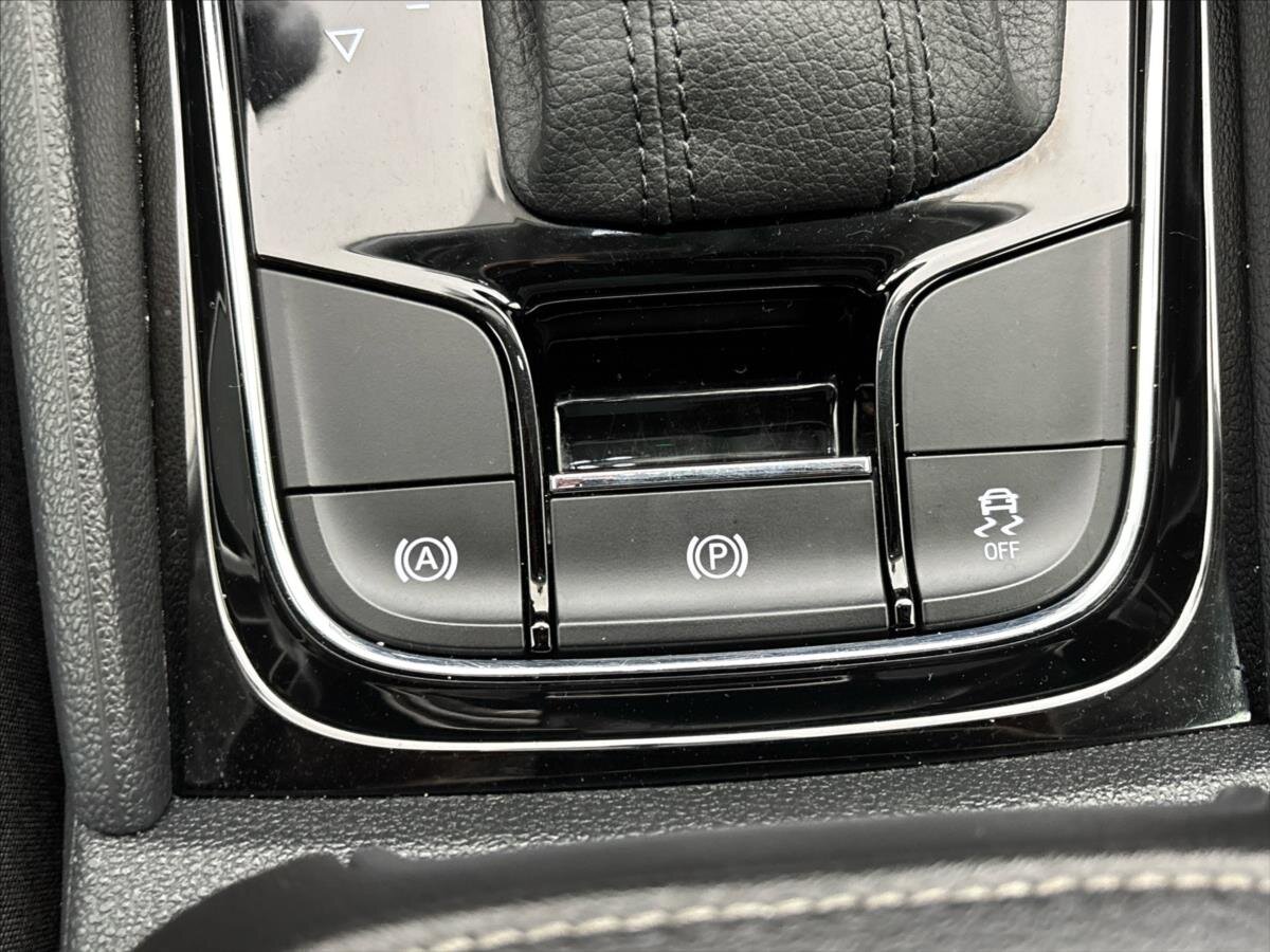 Škoda Karoq SUV / Terénní 1,5 l 110 kw